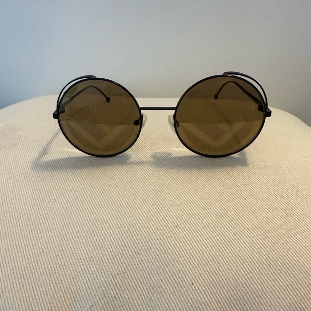 Fendi Retro Round Sunglasses Black and Brown
